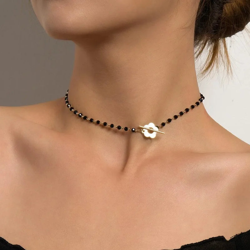 Collana Perline Nere e Fiore Dorato